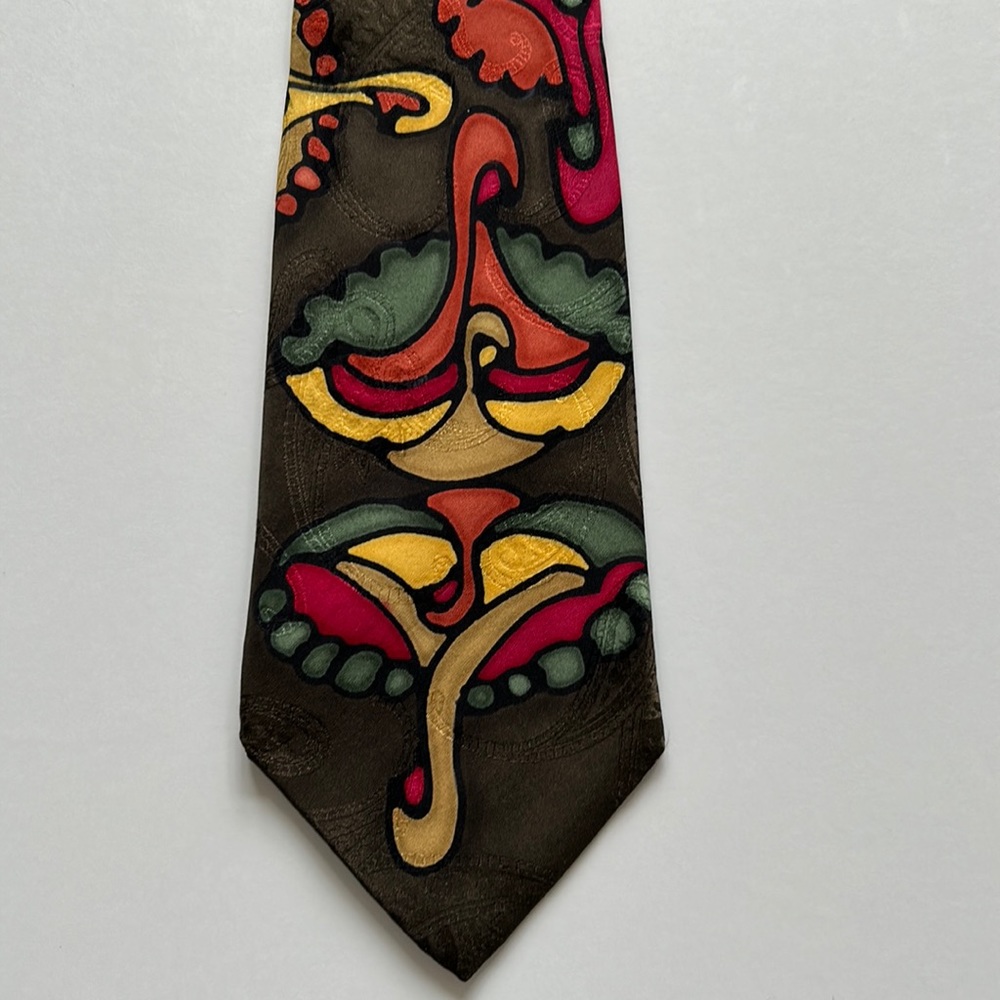 Hand painted 100%silk men’s tie. Smoke free home. Great condition.